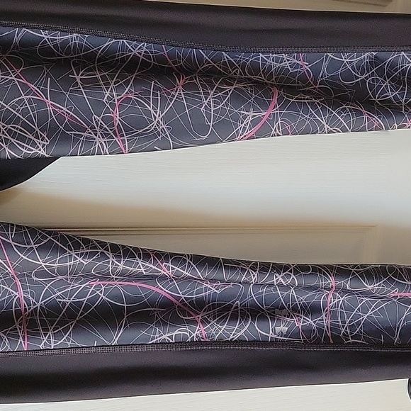 Under Armour gray with pink design size medium leggings - Picture 7 of 11